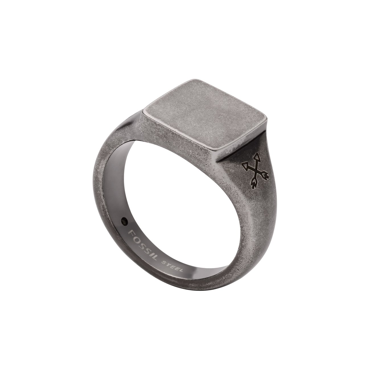 Massiver Fossil Edelstahlring, matt gealtert, mit rechteckiger Oberseite und gekreuztem Pfeilsymbol seitlich.