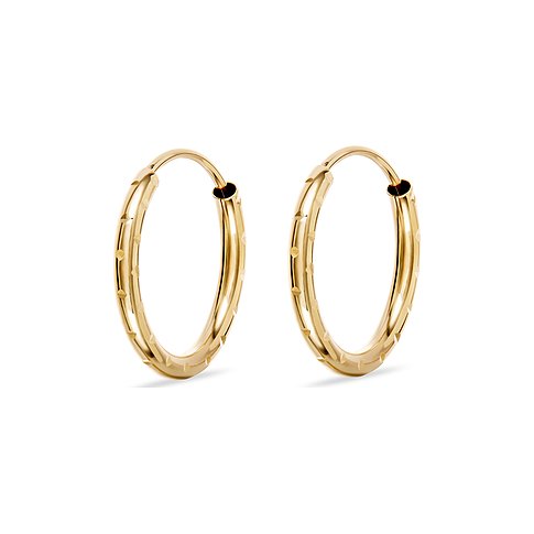 Orecchini a cerchio FAVS in oro giallo 375 con superficie sfaccettata.