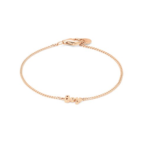 Roségoldfarbenes Armband mit Kette und dem Schriftzug "Boss" in der Mitte, der von der Kette gehalten wird.