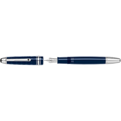 Montblanc Füllfederhalter aus blauem Resin, offen gezeigt, mit Kappe und Füller nebeneinander.