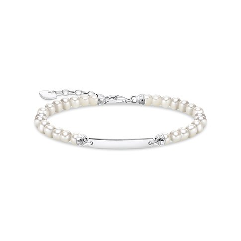 Thomas Sabo Armschmuck aus 925er Silber und Perlen, mit einer polierten Gravurplatte in der Mitte.