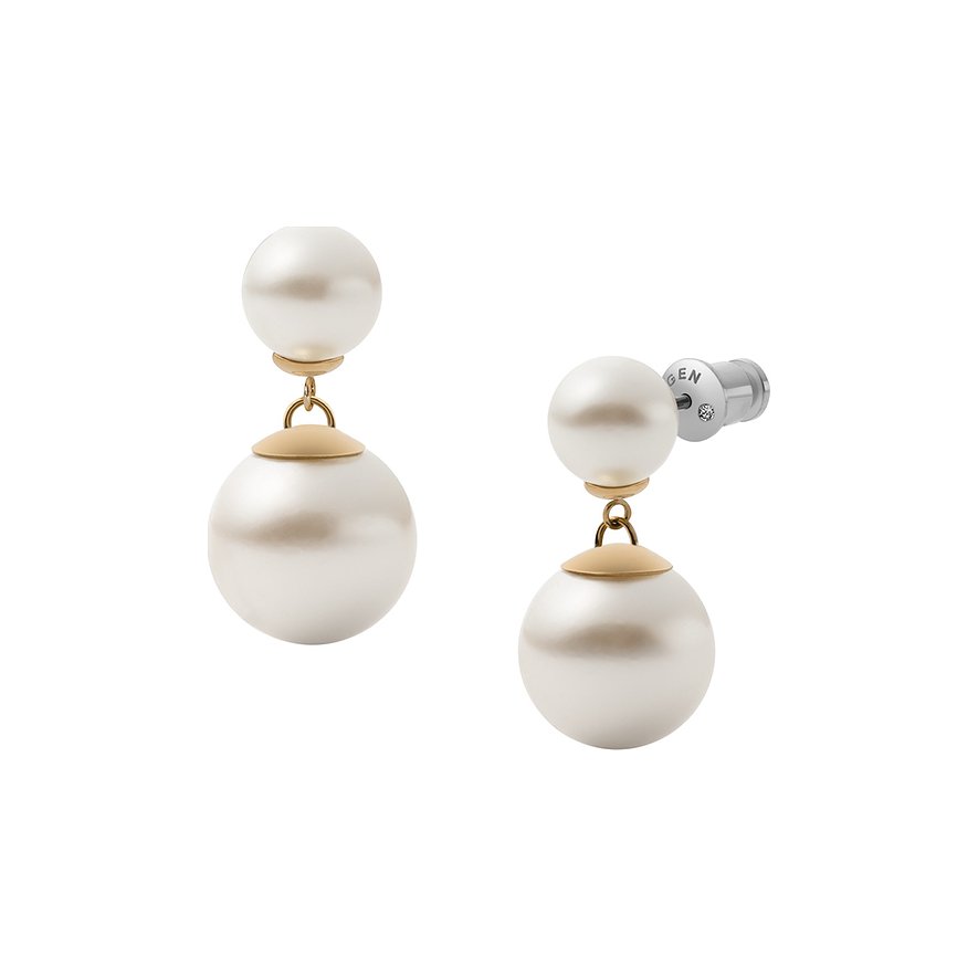 Två Skagen örhängen i rostfritt stål med två pärlor i olika storlekar, i vitt. Det ena örhänget är vridet i sidled.