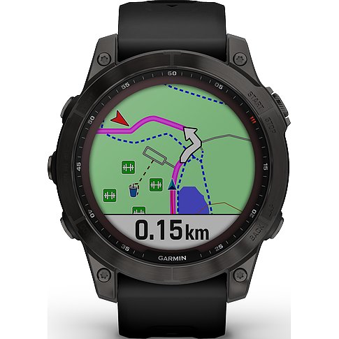 Eine schwarze Garmin Smartwatch aus Kunststoff und Titan zeigt eine Navigationskarte und 0,15 km.