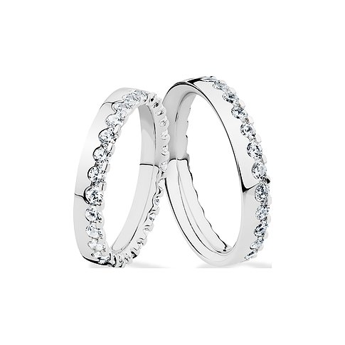 CHRIST Ringe mit weißen Steinen und silberfarbenem Material.