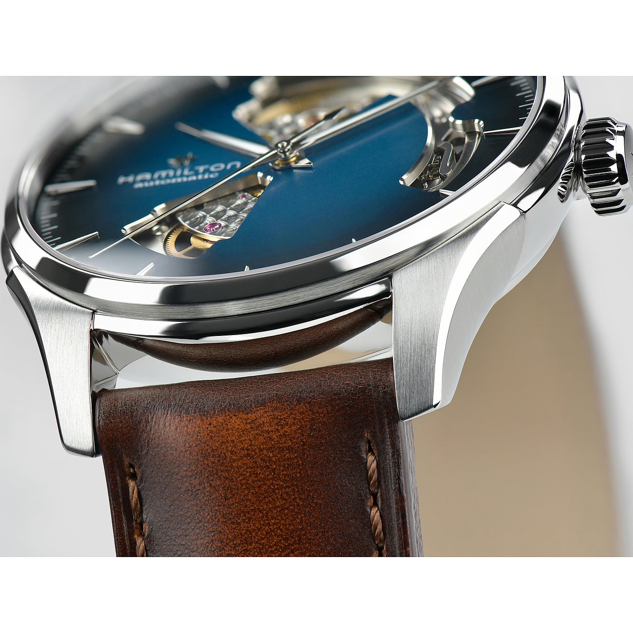 Hamilton Herrenuhr mit Edelstahlgehäuse und blauem Zifferblatt.