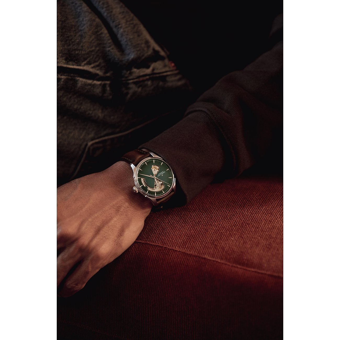 Hamilton Herrenuhr mit Edelstahlgehäuse und grünem Zifferblatt.
