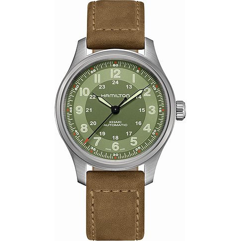 Hamilton Herrenuhr aus Titan mit khaki-grünem Zifferblatt und braunem Lederarmband, freigestellt.