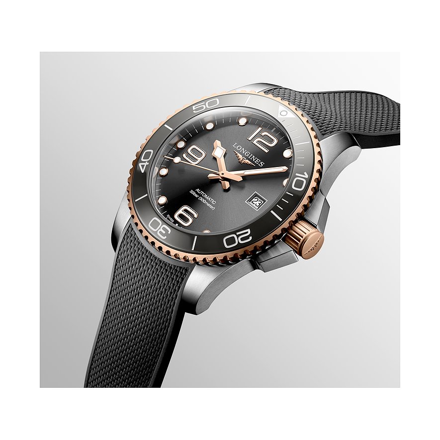 Longines Herrenuhr mit Edelstahlgehäuse, Keramiklünette und Datum.
