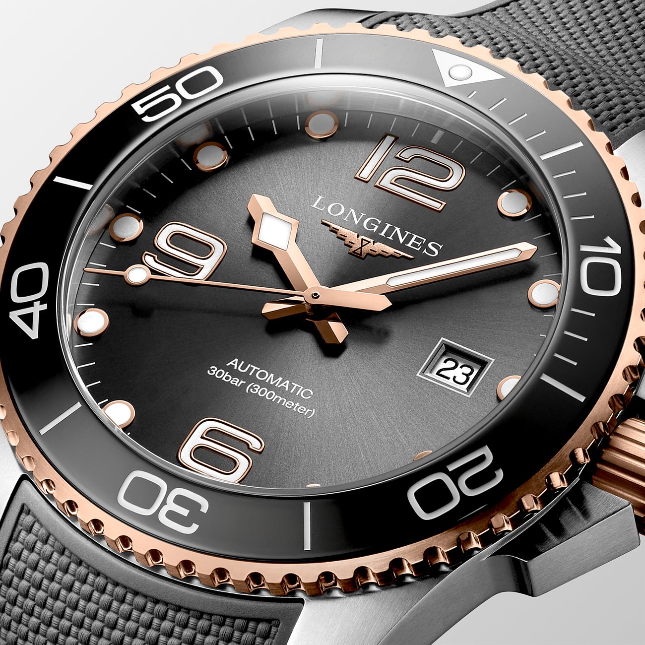 Longines Herrenuhr mit Edelstahlgehäuse, schwarzem Zifferblatt und Roségold-Lünette.