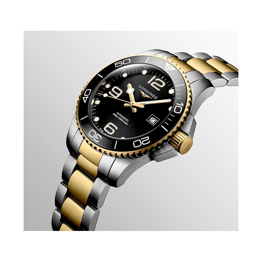 Longines Herrenuhr mit Edelstahlgehäuse, schwarzem Zifferblatt und bicolor-Armband.