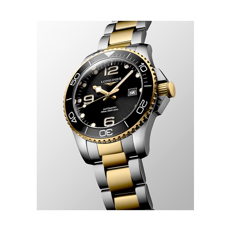 Longines Herrenuhr mit Edelstahlgehäuse und schwarzer Keramiklünette, bicolor.