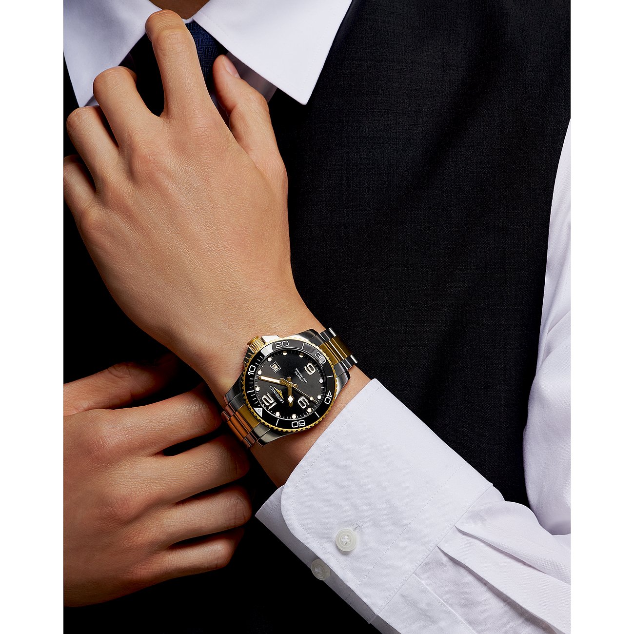 Longines Herrenuhr mit Edelstahlgehäuse und schwarzem Zifferblatt.