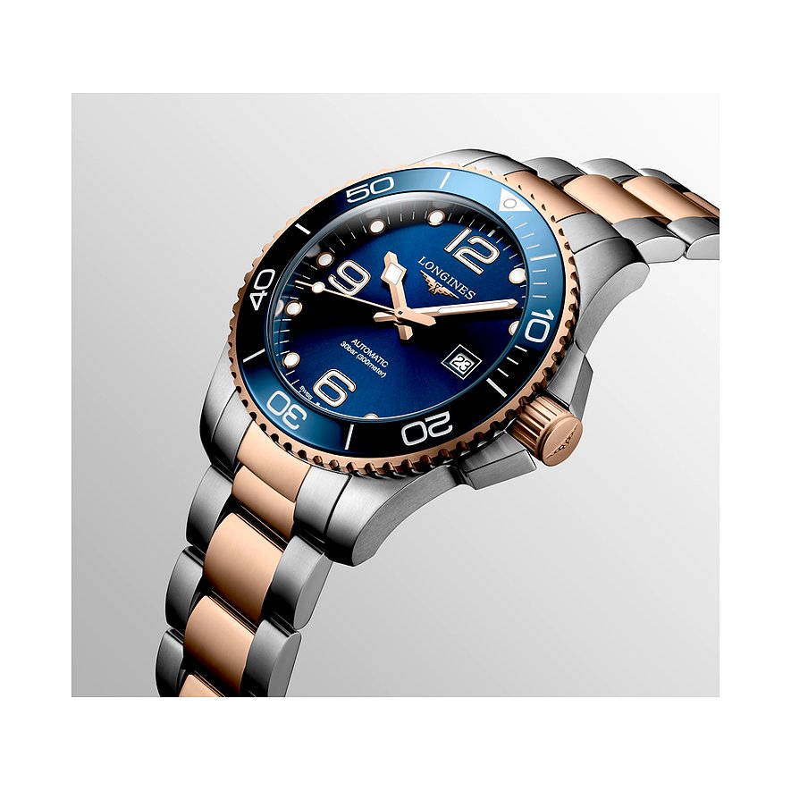 Longines Herrenuhr mit Edelstahlgehäuse, blauem Zifferblatt und Keramiklünette.