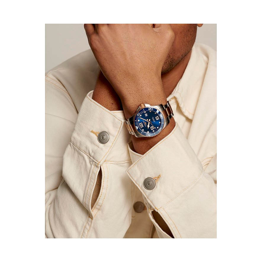 Longines Herrenuhr mit Edelstahlgehäuse, blauem Zifferblatt und Keramiklünette.