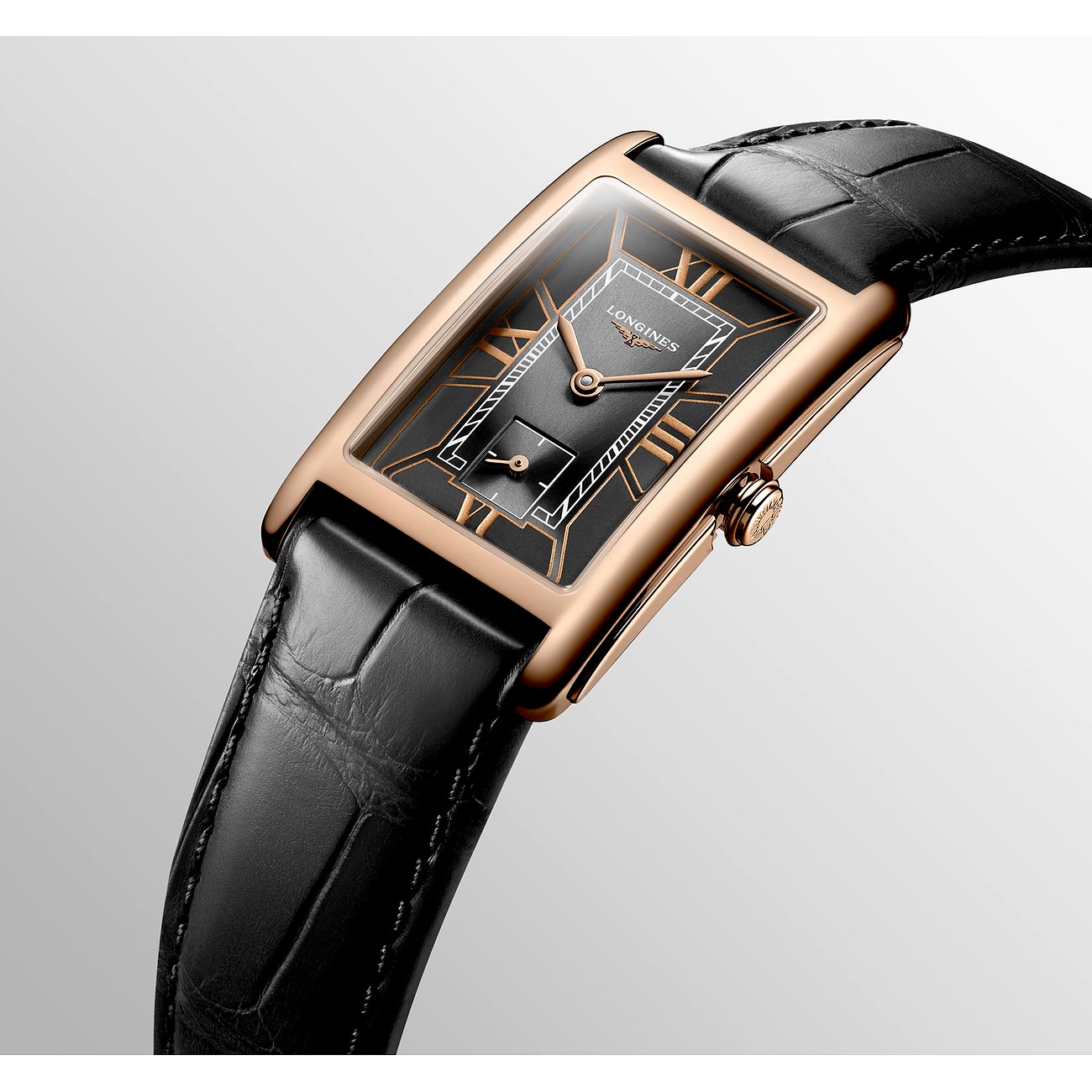 Longines Damenuhr aus 750er Roségold mit rechteckigem Gehäuse, schwarzem Zifferblatt und schwarzem Lederarmband.