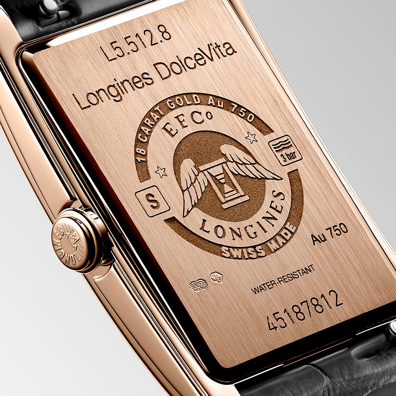 Die Rückseite einer Longines Damenuhr aus poliertem Roségold 750, Details und Gravuren sind deutlich sichtbar.