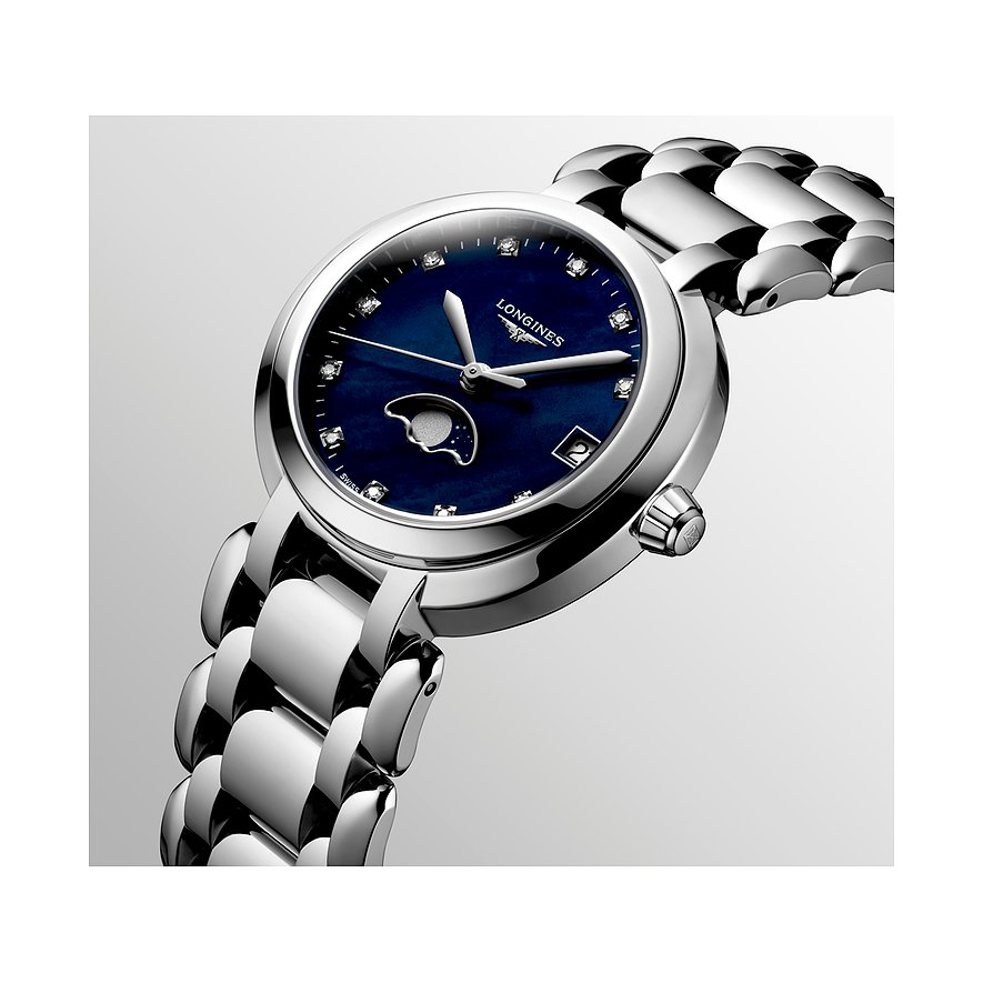 Longines Damenuhr aus Edelstahl mit blauem Zifferblatt und Diamanten.