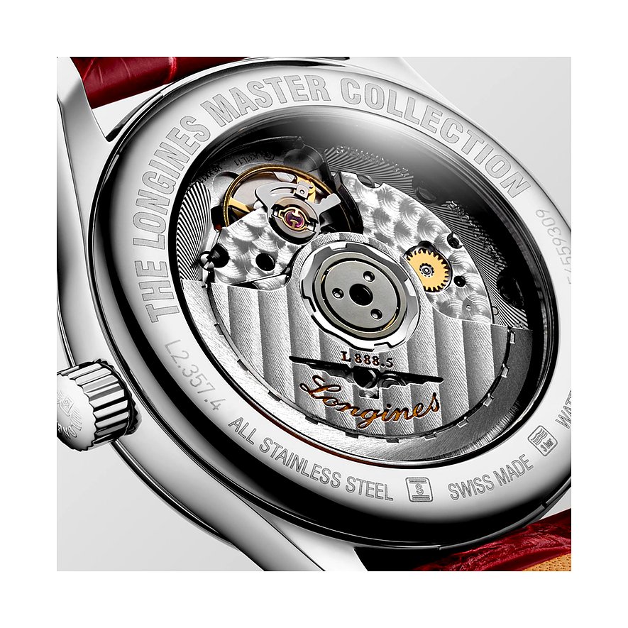 Nahaufnahme der Rückseite einer Longines Damenuhr aus Edelstahl mit sichtbarem Uhrwerk und Logo.
