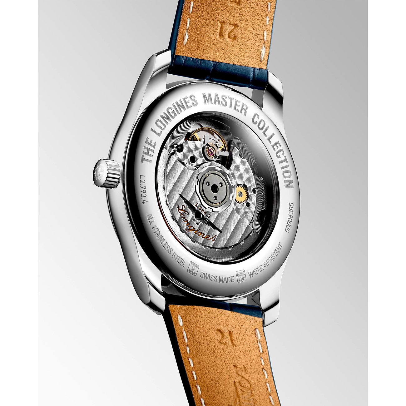 Rückseite einer Longines Master Collection Herrenuhr aus Edelstahl mit sichtbaren Mechanismen und blauem Lederarmband.