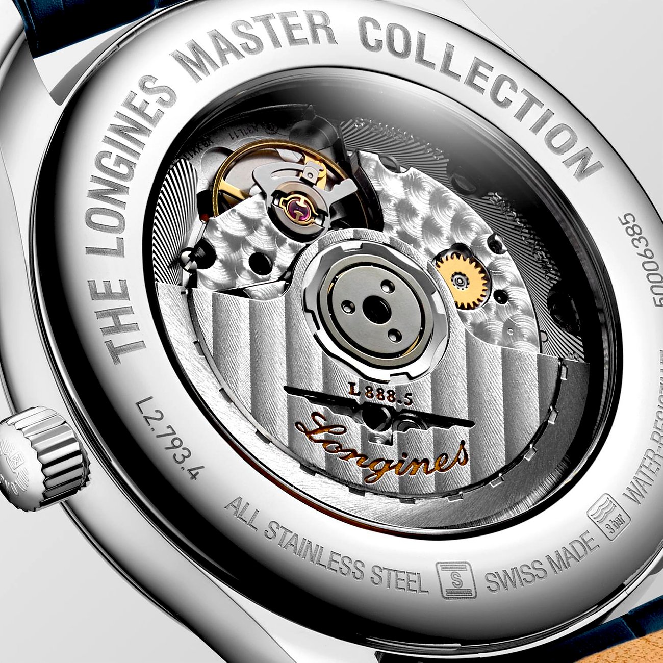 Rückseite einer Longines Herrenuhr aus Edelstahl, die das präzise Uhrwerk mit Zahnrädern und Hebeln zeigt.