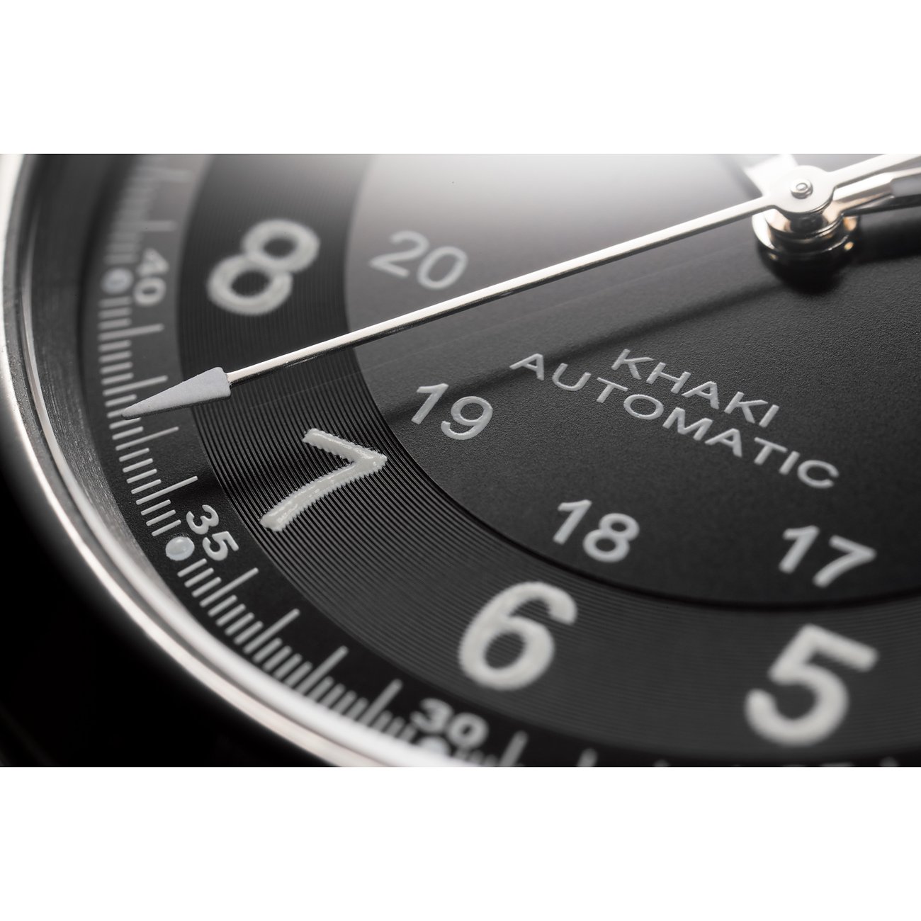 Hamilton Herrenuhr mit Edelstahlgehäuse, analoge Anzeige und schwarzem Zifferblatt.