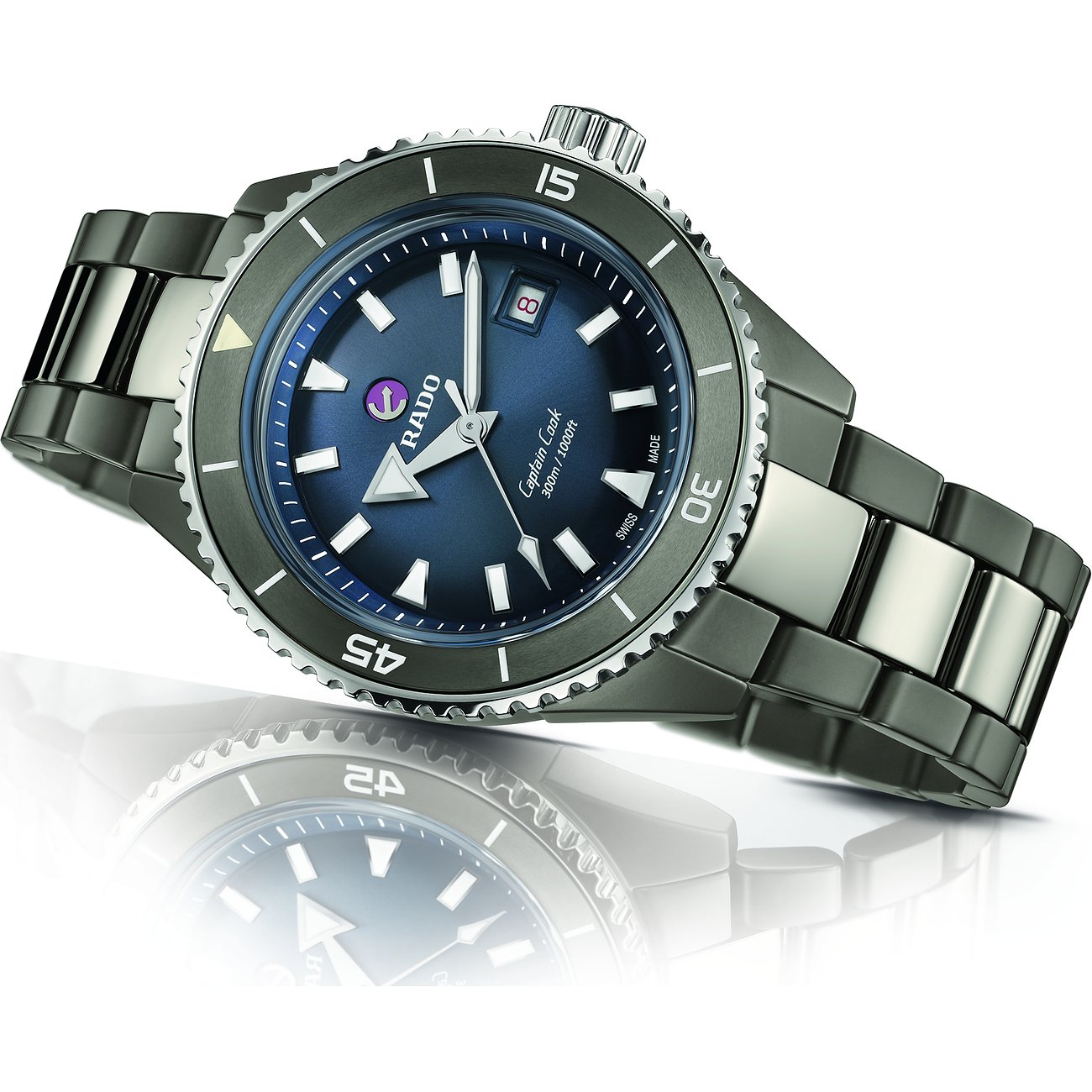 Rado Herrenuhr mit Keramikgehäuse, blauem Zifferblatt und bicolor Armband.