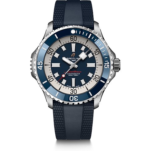 Eine Breitling Herrenuhr aus Edelstahl mit einem blauen Zifferblatt und passendem blauen Kautschukarmband.