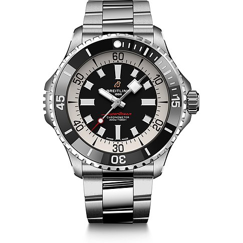 Breitling Herrenuhr aus Edelstahl mit silbernem Armband, schwarzem Zifferblatt und grauer Lünette.