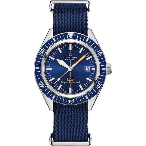 Certina Herrenuhr mit blauem Zifferblatt, Datumsanzeige und blau/schwarzem Textilarmband.