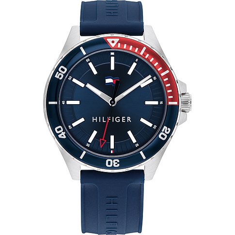 Eine Tommy Hilfiger Herrenuhr aus blauem Edelstahl mit blauem Zifferblatt und roten Akzenten auf der Lünette.