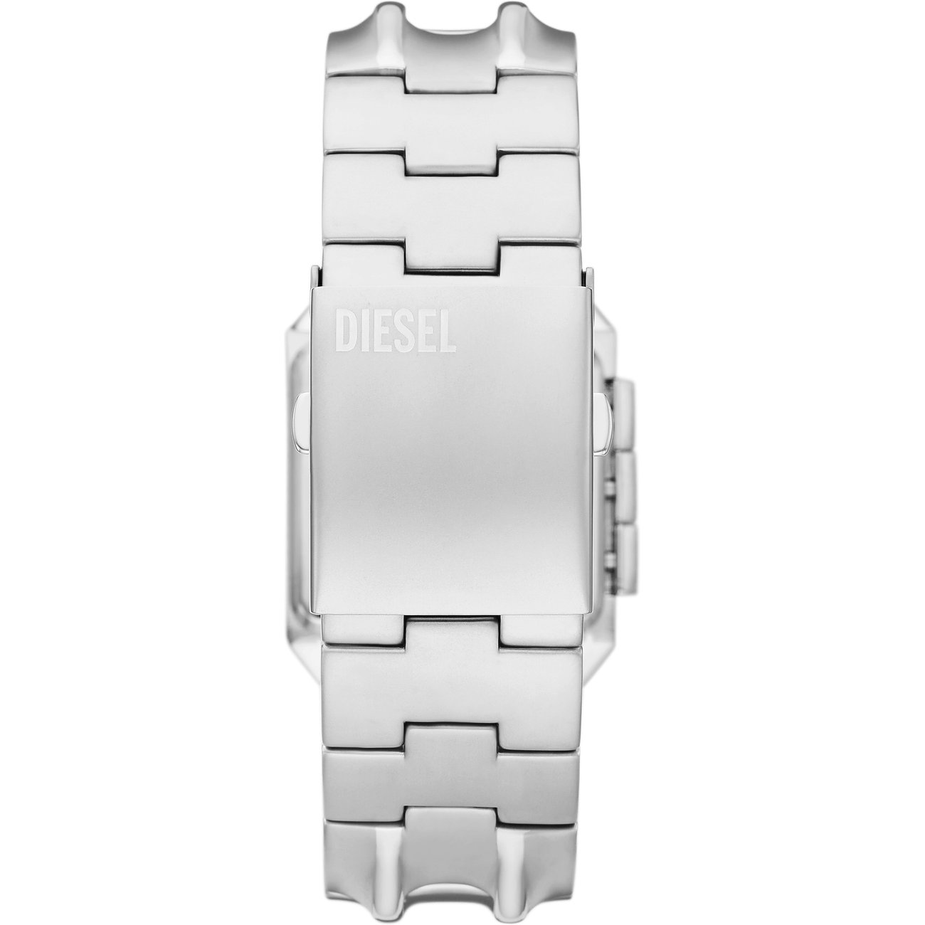 Gros plan sur la boucle d'une montre Diesel homme en acier inoxydable satiné avec logo Diesel gravé.