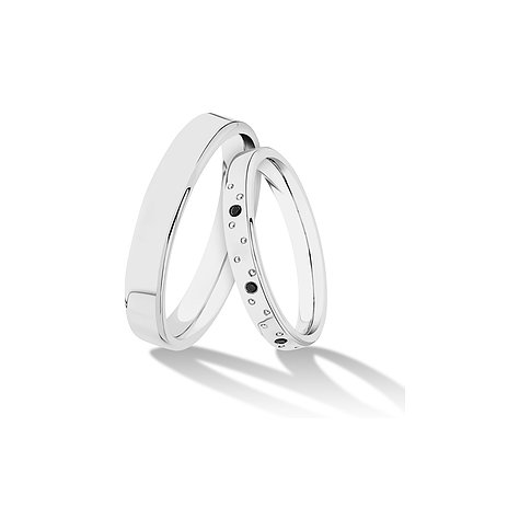 CHRIST Ringe aus konfiguriertem Material mit schwarzen Steinen.