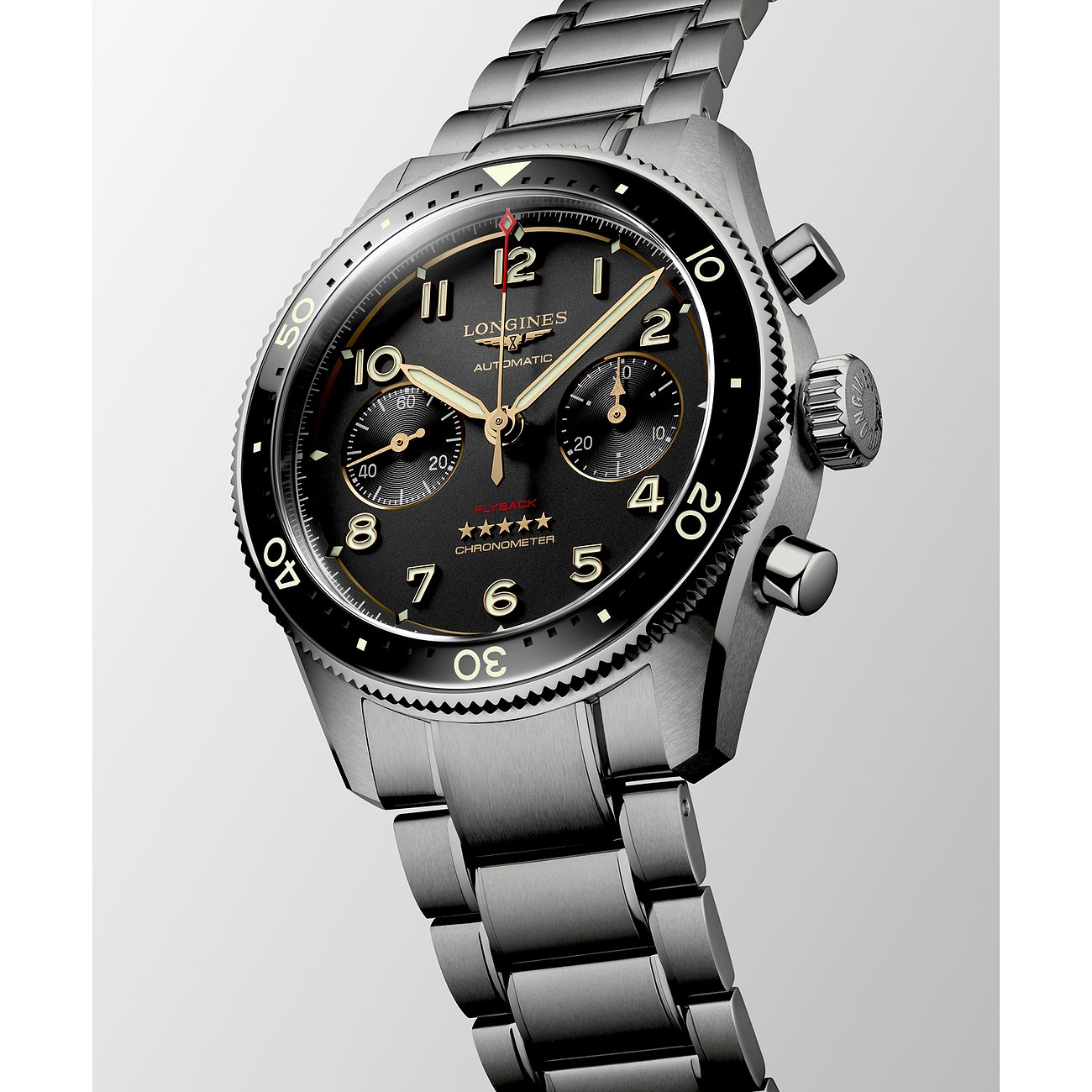 Longines Herrenuhr mit Titangehäuse, schwarzem Zifferblatt und Keramiklünette.
