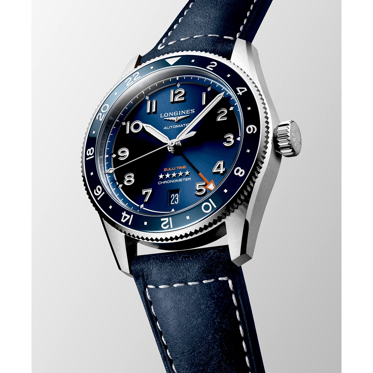 Longines Herrenuhr mit Edelstahlgehäuse, blauem Zifferblatt und Keramiklünette.