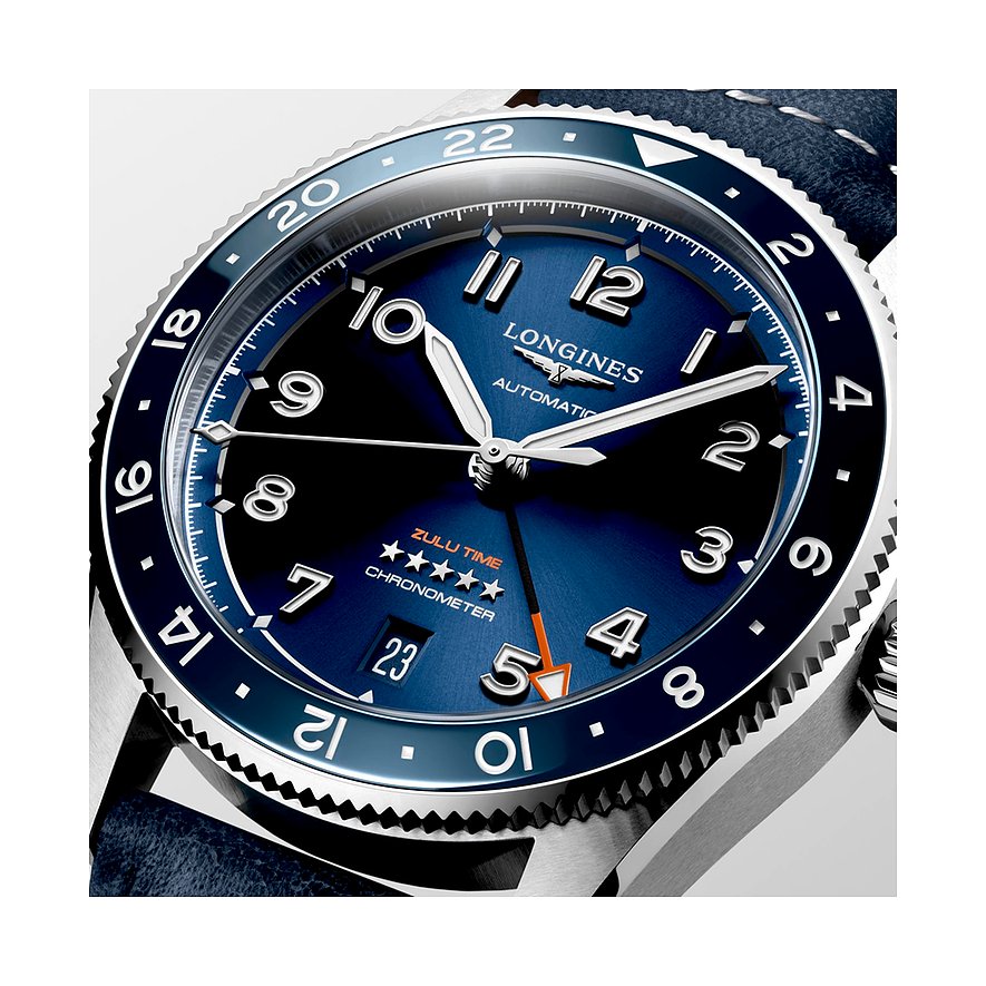 Longines Herrenuhr mit Edelstahlgehäuse, blauem Zifferblatt und Keramiklünette.