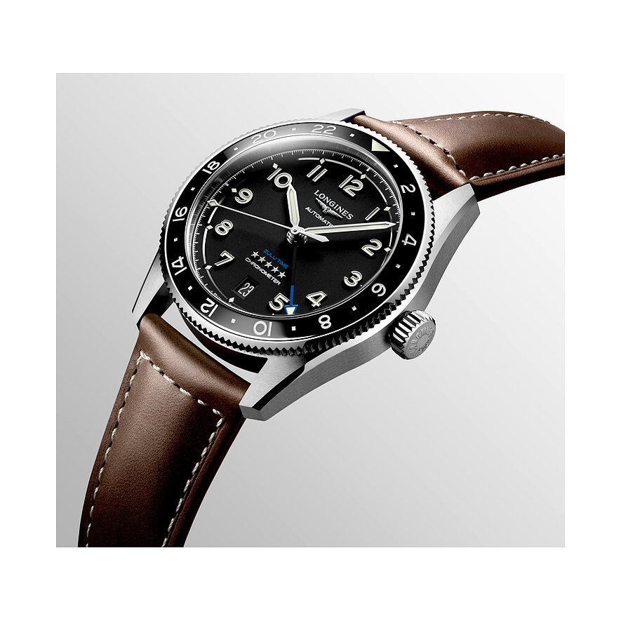 Longines Herrenuhr mit Edelstahlgehäuse, schwarzem Zifferblatt und Keramiklünette.