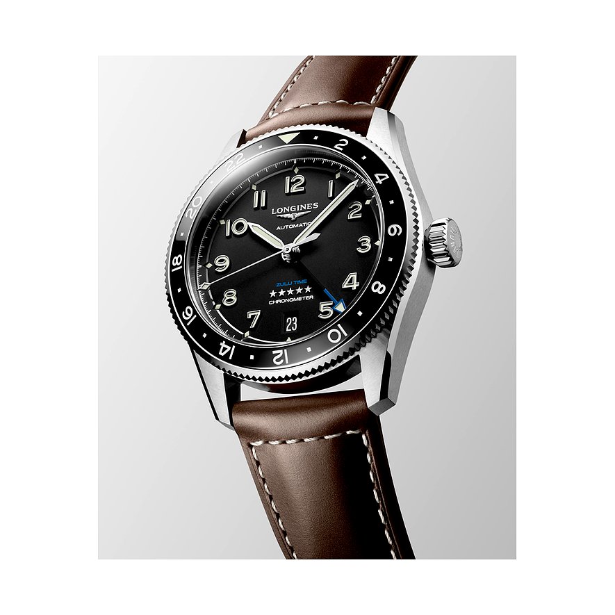 Longines Herrenuhr mit Edelstahlgehäuse, schwarzem Zifferblatt und braunem Lederarmband.