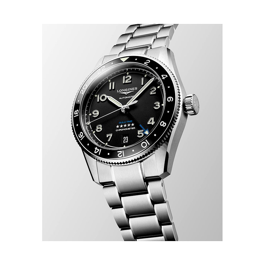 Longines Herrenuhr mit Edelstahlgehäuse und schwarzem Zifferblatt.