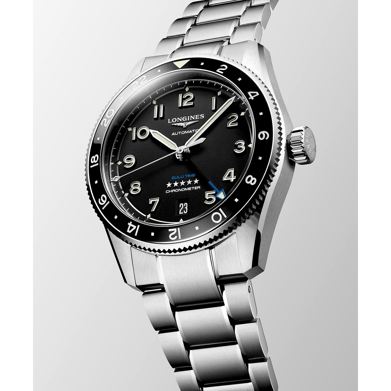 Longines Herrenuhr mit Edelstahlgehäuse und schwarzem Zifferblatt.