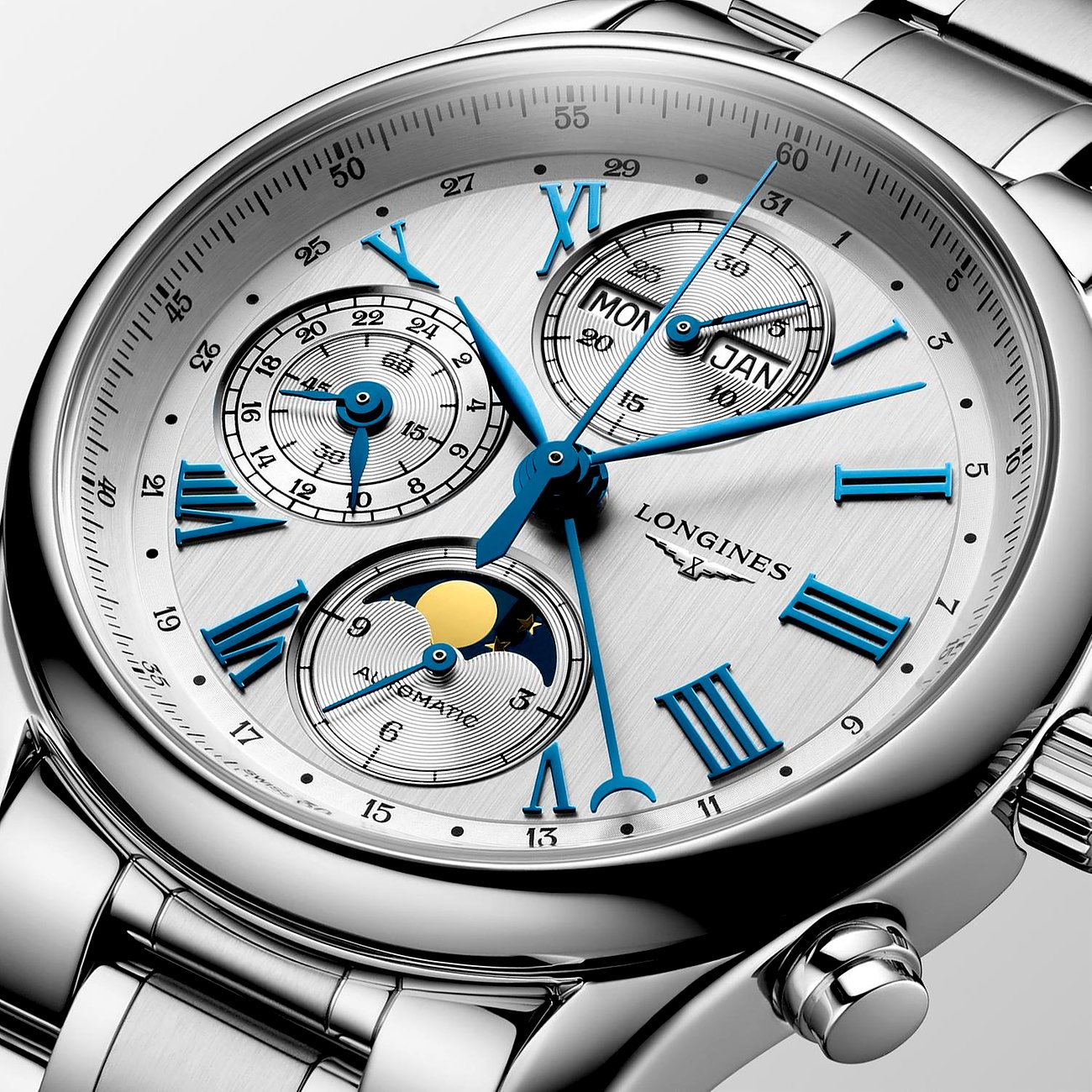Longines Herrenuhr mit Edelstahlgehäuse, silberfarbenes Zifferblatt mit blauen Zeigern.