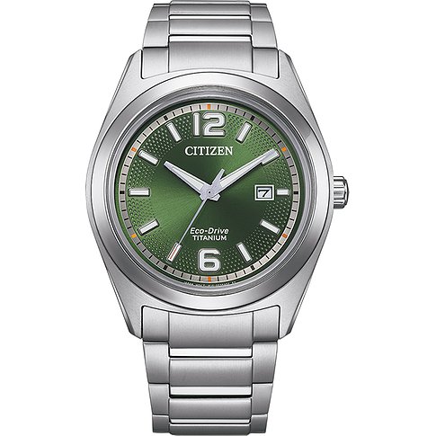 Citizen Herrenuhr mit Titangehäuse, grünes Zifferblatt und silberfarbenes Armband.