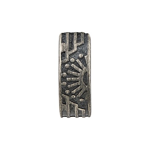 Orecchini Caï in argento 925, motivo a righe, sfondo scuro e sottili linee in rilievo.