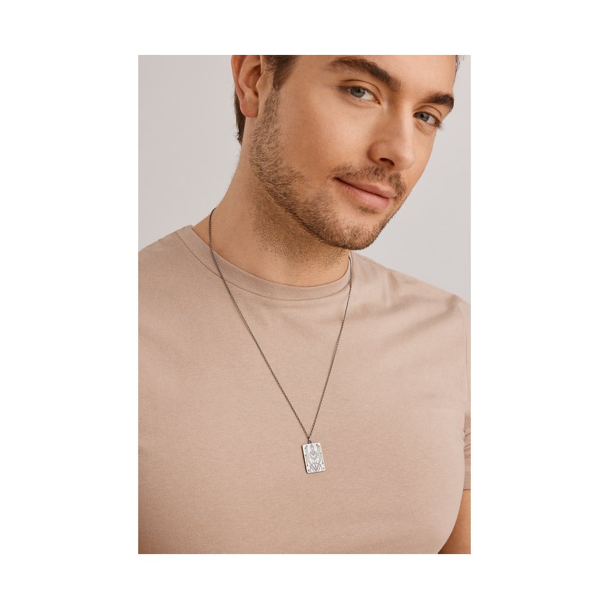 Caï Halsschmuck aus 925er Silber mit rechteckigem Anhänger und Gravur.