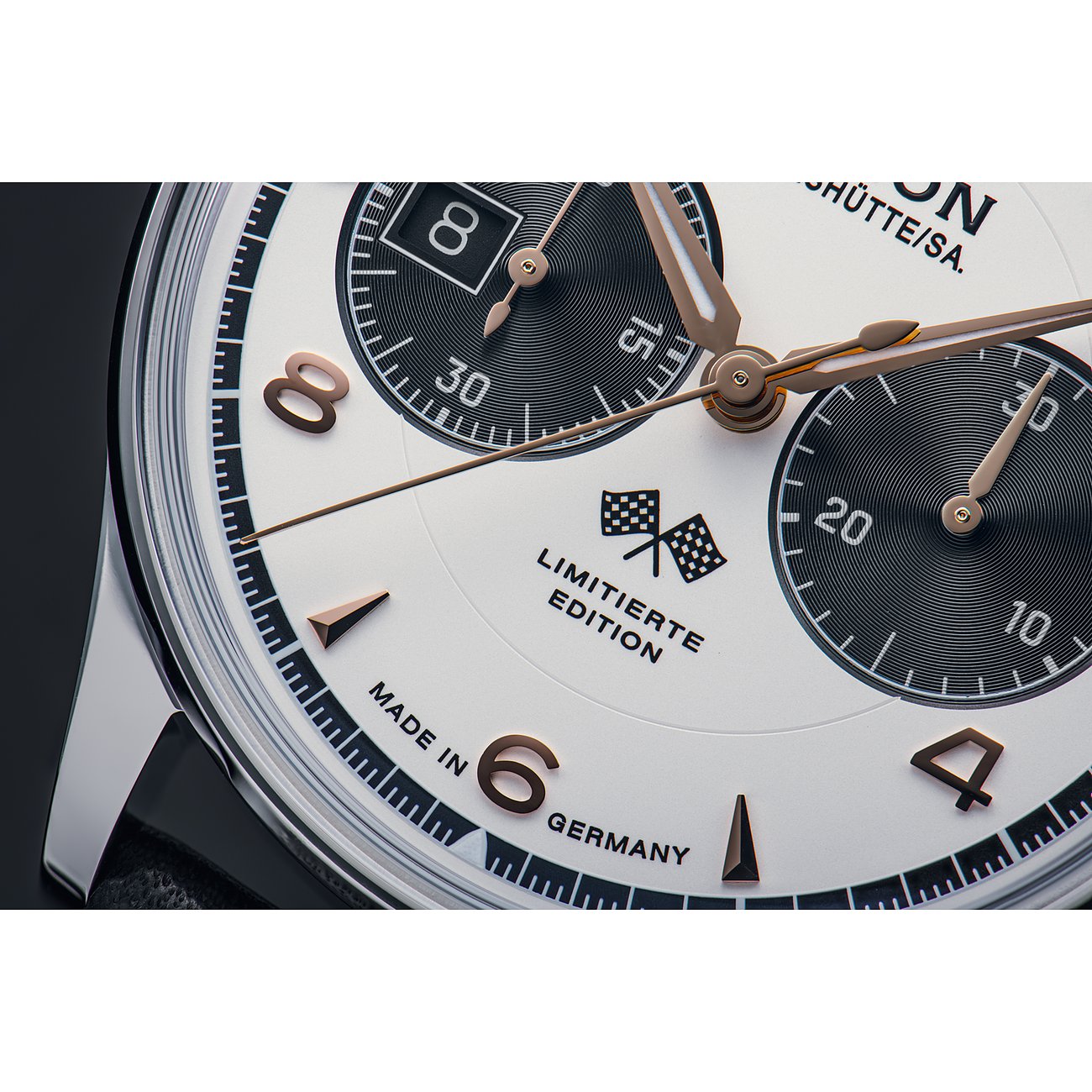 Nahaufnahme des Zifferblatts einer Union Glashütte Uhr aus Edelstahl, das „Limitierte Edition“ und „MADE IN GERMANY“ zeigt.