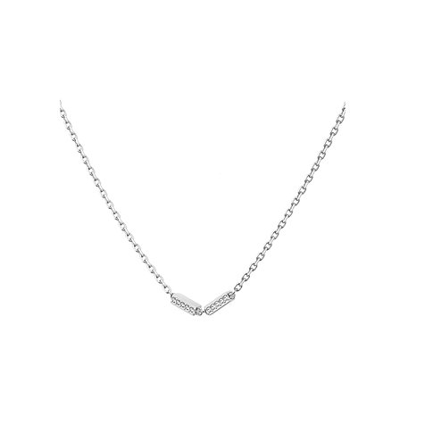 Boss Armschmuck aus Edelstahl mit schmalem, facettiertem Kristallbesatz in der Nahaufnahme, mittig und leicht versetzt.