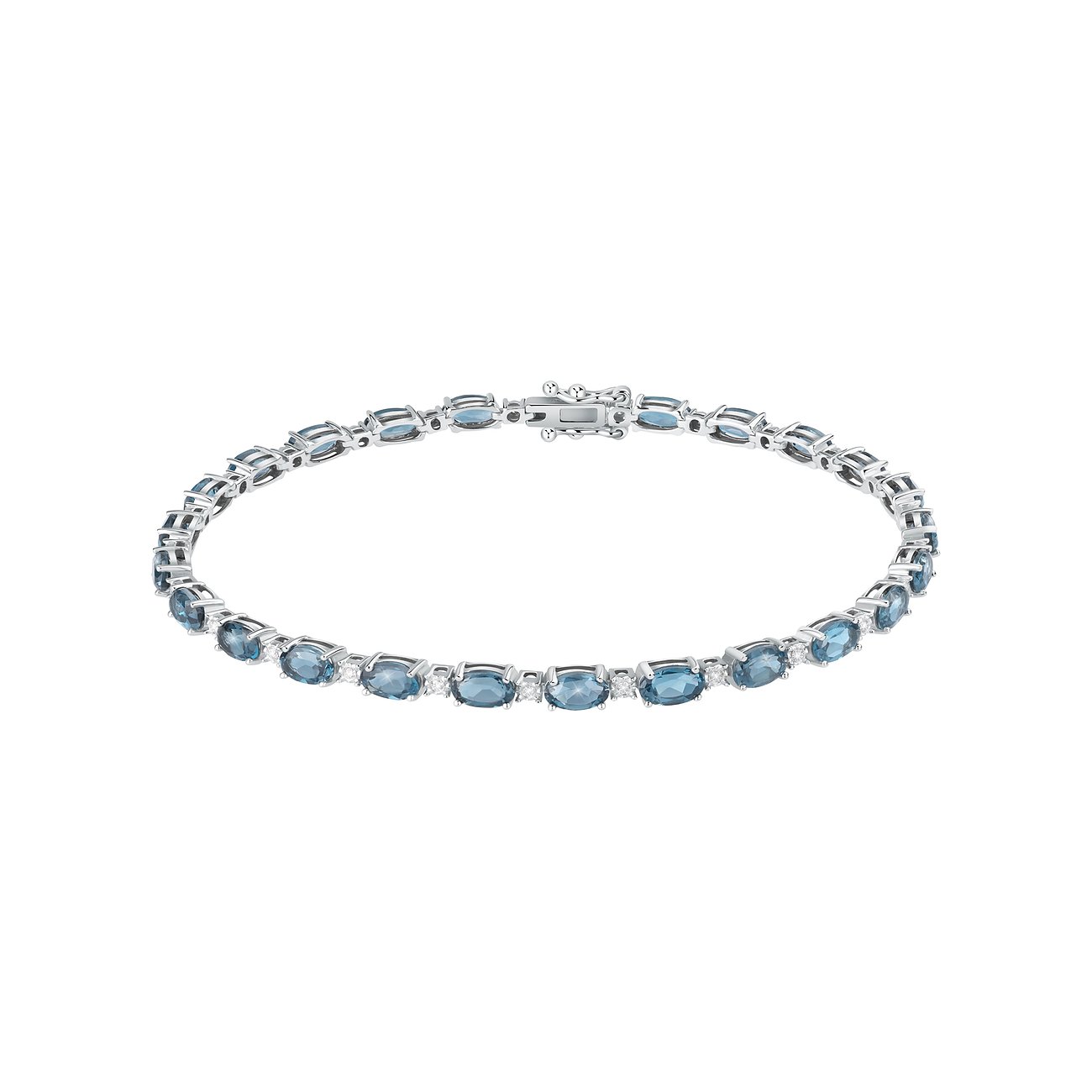 CHRIST 750 Weißgold Armband im Tennis-Stil, besetzt mit ovalen blauen Topasen und kleinen runden klaren Steinen.