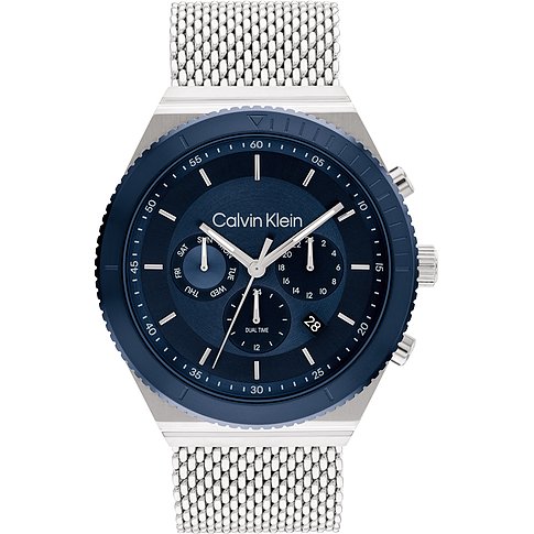 Eine Calvin Klein Herrenuhr aus blauem und silberfarbenem Edelstahl mit dunkelblauem Zifferblatt und silbernem Mesh-Armband.
