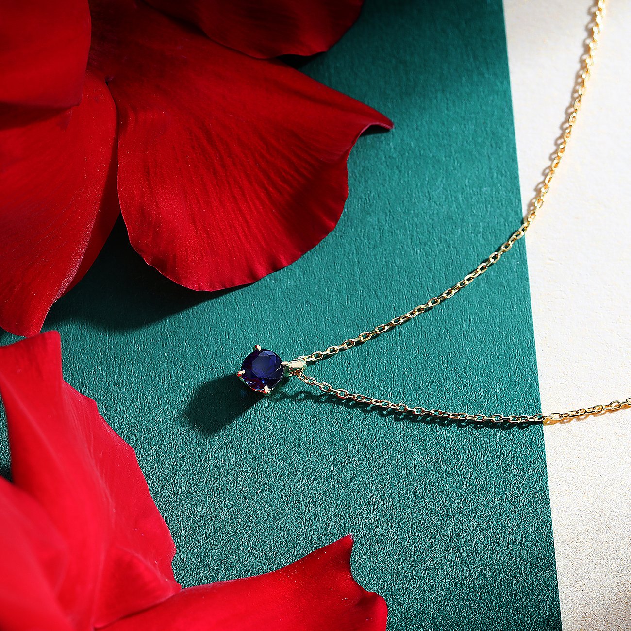 Collier Live Diamond en or jaune 375 avec saphir.