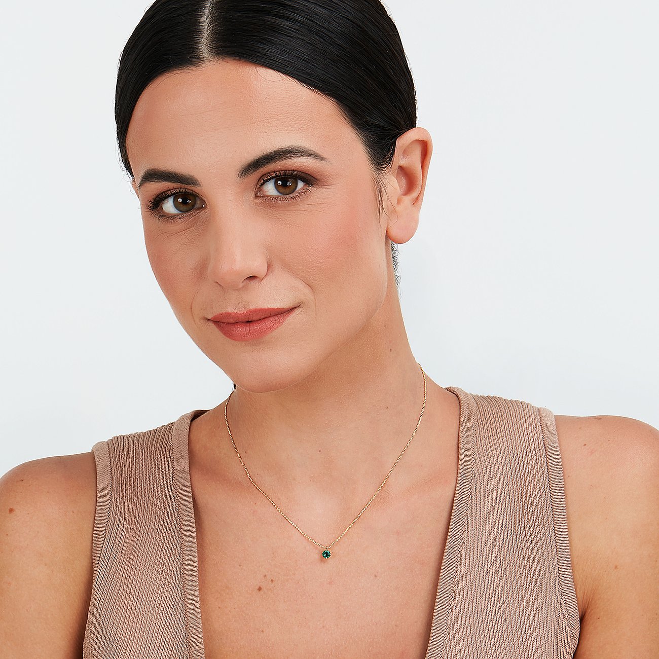 Live Diamond Kette aus 375 Gelbgold mit Smaragd.