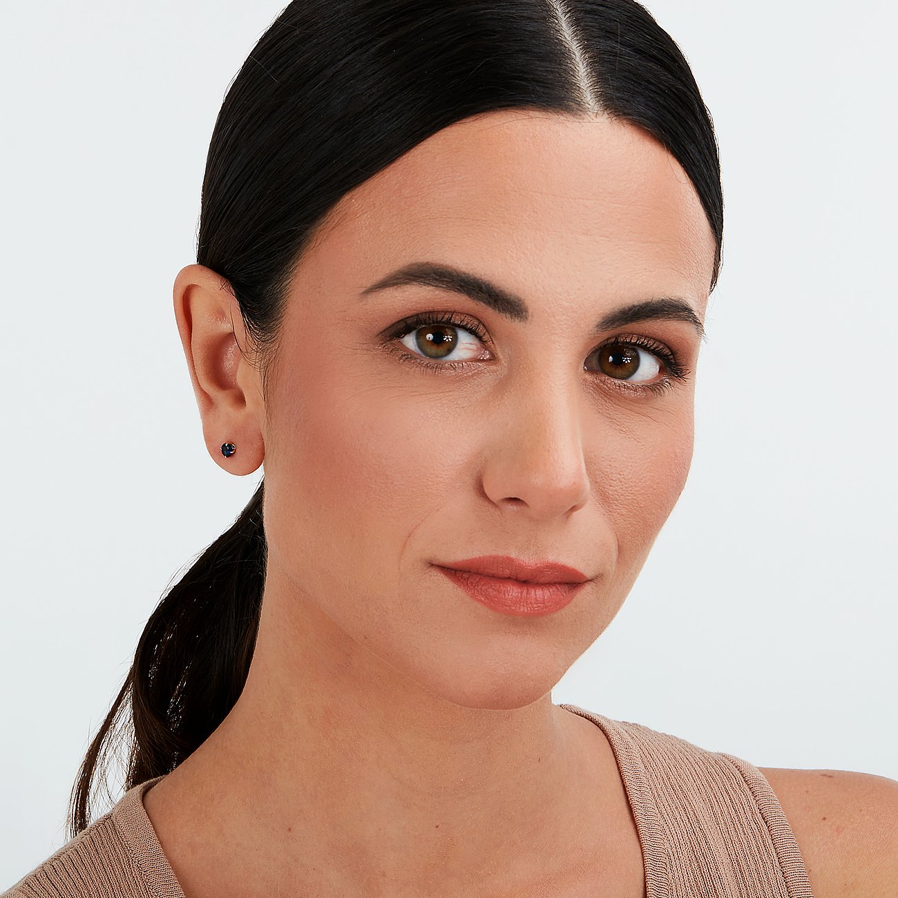 Live Diamond Ohrstecker aus 375 Gelbgold mit Saphir.